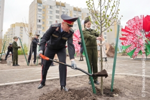 В Гомеле в преддверии 105-летия УВД облисполкома состоялась закладка новой Аллеи милиции