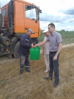 Глава райсовета депутатов и профсоюзы области поздравили водителей-тысячников