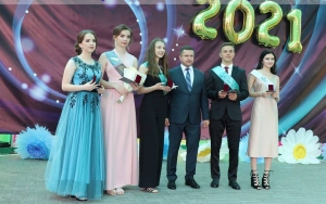 Торжественный выпускной бал прошел в Ветке
