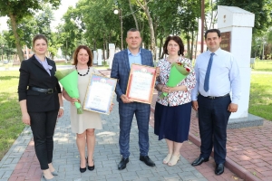 Отметили достойных