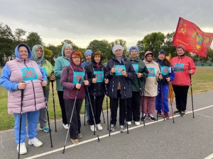 30 сентября прошёл марафон по скандинавской ходьбе, который собрал любителей активного образа жизни всех возрастов. Это мероприятие, организованное Ветковским ЦСОН, привлекло более 20 участников.