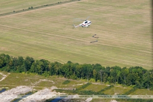 Лукашенко с вертолета проинспектировал Гомельскую и Минскую области